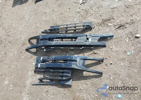 2021 Chevrolet Silverado 1500 4Wd Short Bed Rst/4Wd Standard Bed Rst z USA, uszkodzony, nr VIN 1GCUYEED2MZ387543